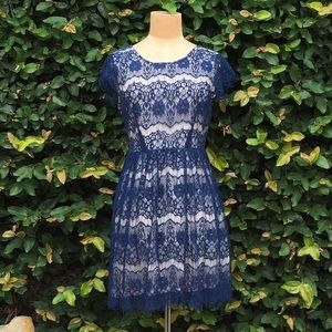 Forever 21 floral lace navy dress 👗